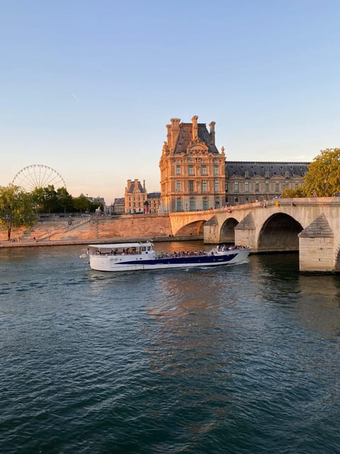 Paris: Evening River Cruise with Music - Music, drinks, and the missing live guide