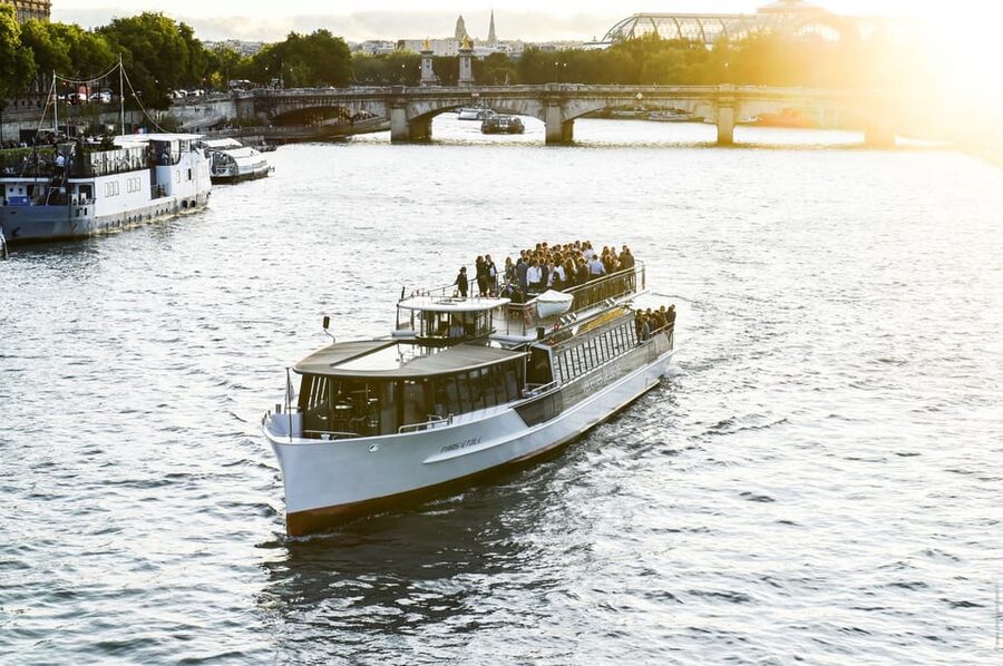 Paris: Evening River Cruise with Music - My call: book it for the views, not the lecture