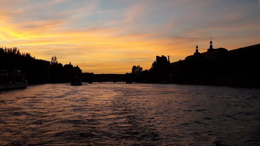 Paris: Happy Hour Evening Cruise on the Seine River - A gentle start to Paris after sunset