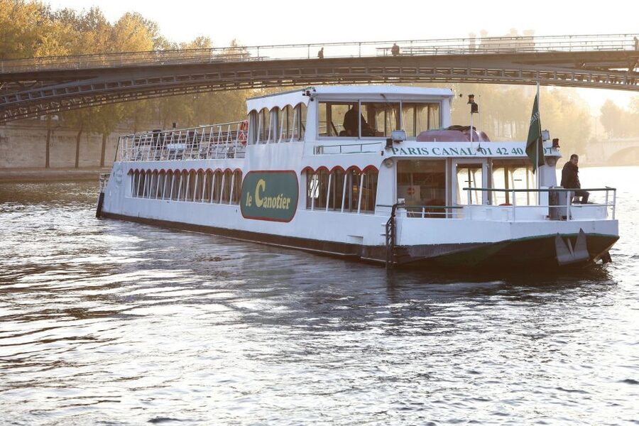 Paris: Happy Hour Evening Cruise on the Seine River - Getting the sunset and Eiffel Tower timing right