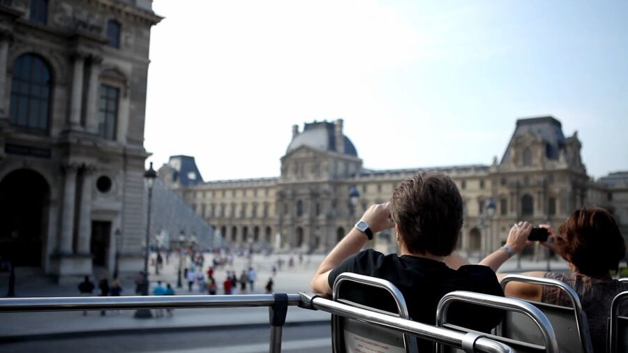 Paris: Hop-on Hop-off Bus Tour & Seine Cruise Bundle Tour - Audio guides, app, and walking tours