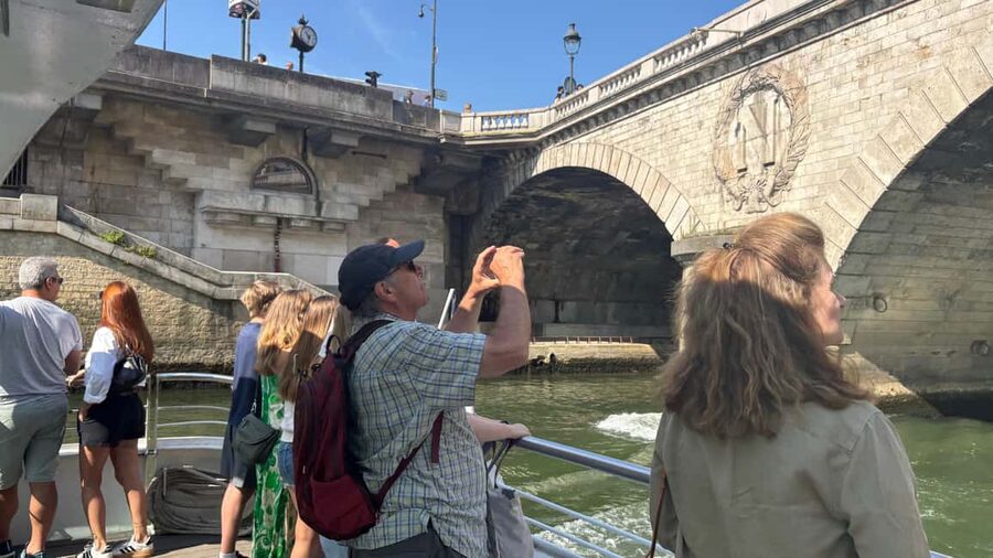 Paris: Hop-On Hop-Off Seine Cruise Pass with 9 Stops - Who will get the most value