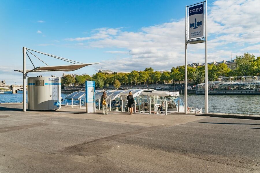 Paris: Hop-On Hop-Off Seine Cruise Pass with 9 Stops - Boat comfort, views, and the missing commentary