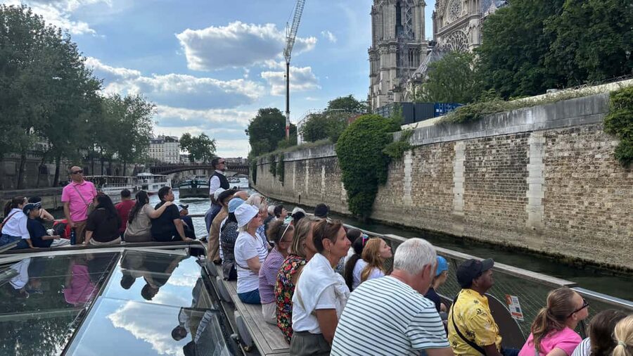 Paris: Illuminations River Cruise with Audio Commentary - Why a Seine cruise is a smart first Paris activity