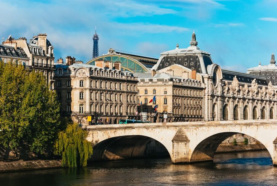 Paris: Romantic Cruise with 3-course Dinner on Seine River - Key things to know before boarding