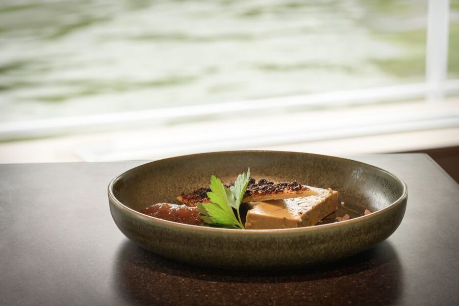 Paris: Romantic Cruise with 3-course Dinner on Seine River - Is $94 a fair Paris price?