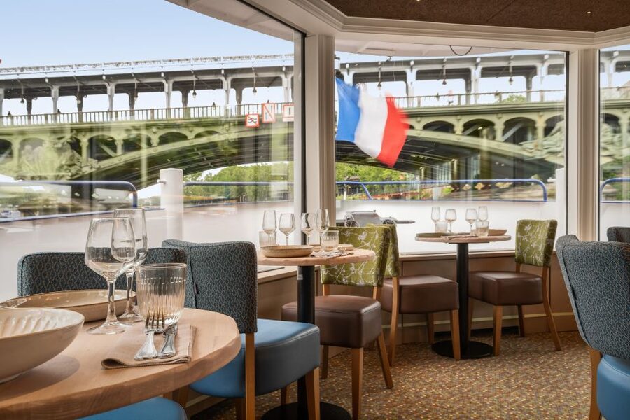 Paris: Romantic Cruise with 3-course Dinner on Seine River - Musée d’Orsay, Pont des Arts, and Notre Dame