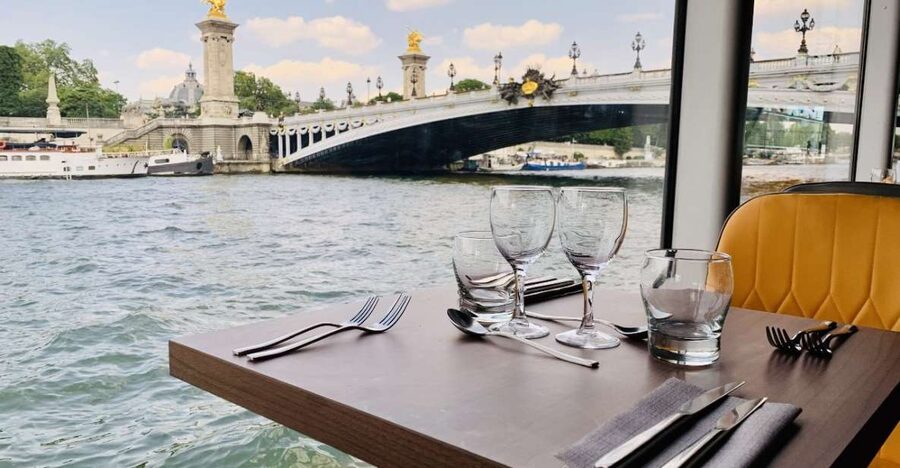 Paris: Seine River Bistronomic Dinner Cruise - Why a Seine dinner cruise works so well in Paris