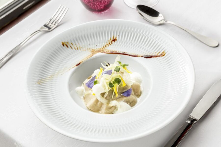 Paris: Seine River Cruise with 3-Course Dinner & Live Music - Food, Wine, and the Maxim’s Connection