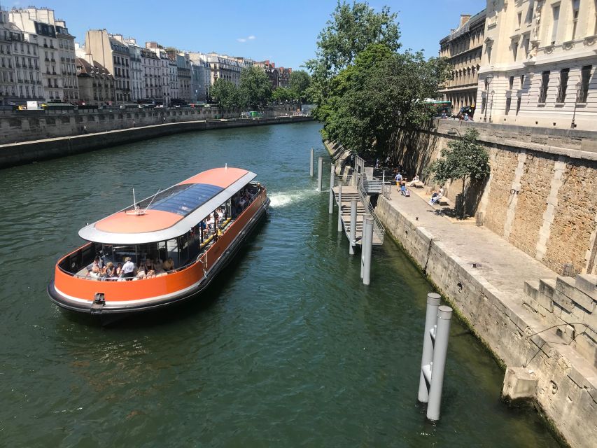 Paris: Seine River Panoramic Cruise - Turning downstream toward the Eiffel Tower