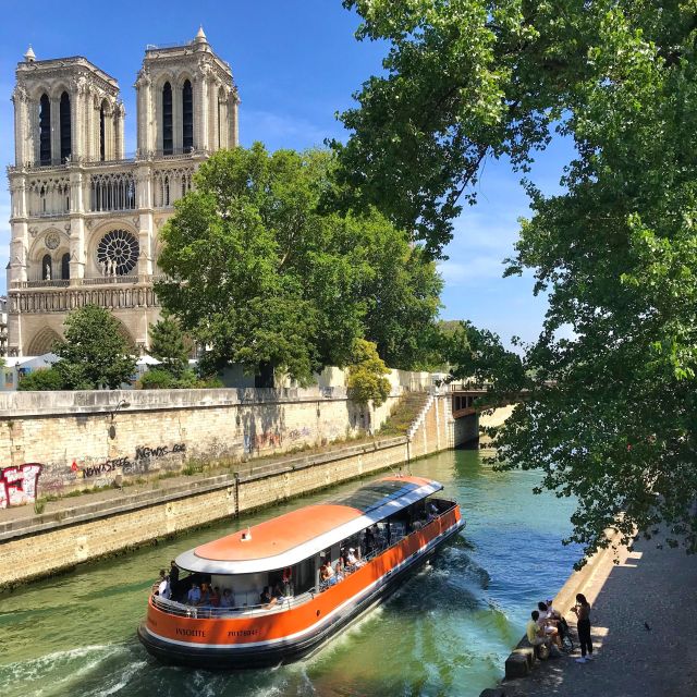 Paris: Seine River Panoramic Cruise - Food, drinks, and comfort onboard