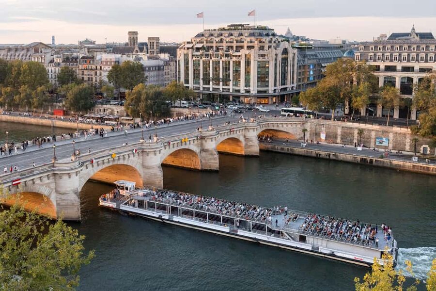 Paris: Seine River Sightseeing Cruise by Bateaux Mouches - Who should book this cruise?
