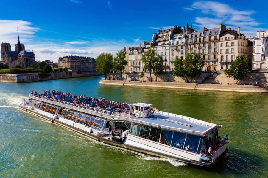 Paris: Seine River Sightseeing Cruise by Bateaux Mouches - Notre Dame from the river