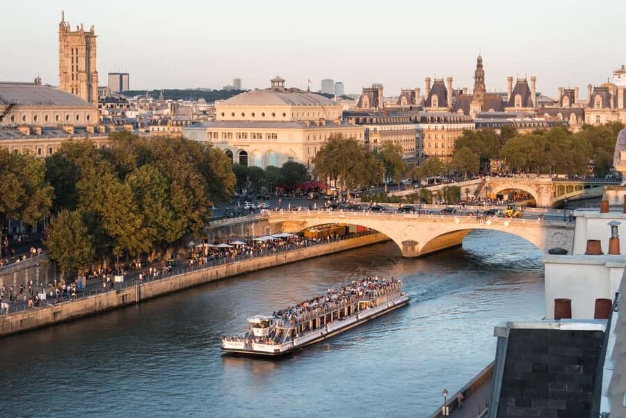 Paris: Seine River Sightseeing Cruise by Bateaux Mouches - Is the $20 price good value?