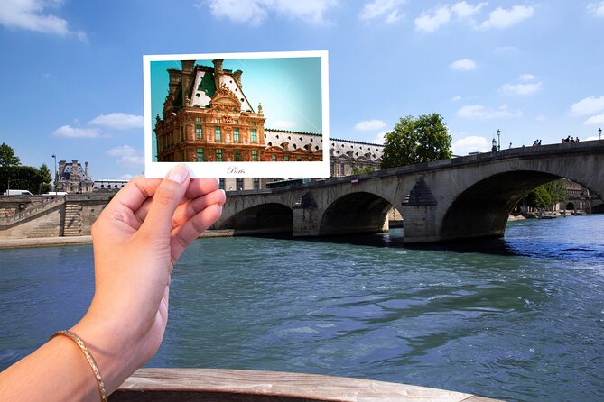 Paris Seine River Sightseeing Cruise with Commentary by Bateaux Parisiens - Pont Neuf, the Conciergerie, and Notre-Dame