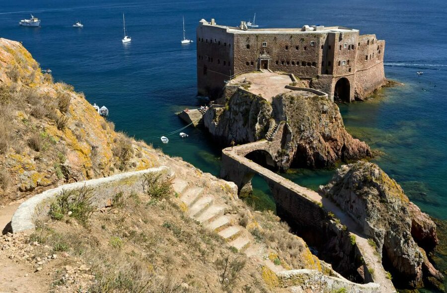 Peniche: Berlengas Roundtrip and Glass-Bottom Boat Cave Tour - The ferry crossing and first sight of Berlenga