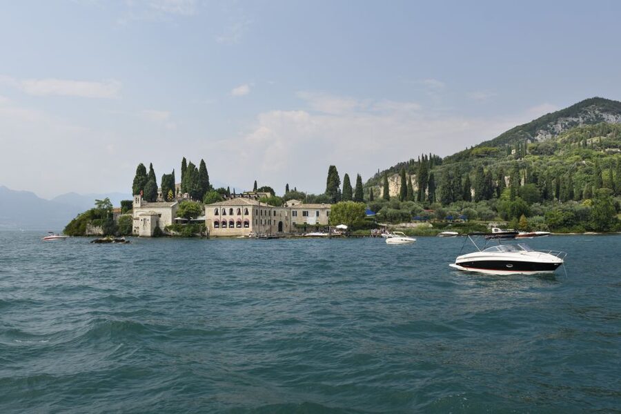 Peschiera: Half-Day Lake Garda Cruise with Lunch - Sirmione, Jamaica Beach, and the Grottoes of Catullus