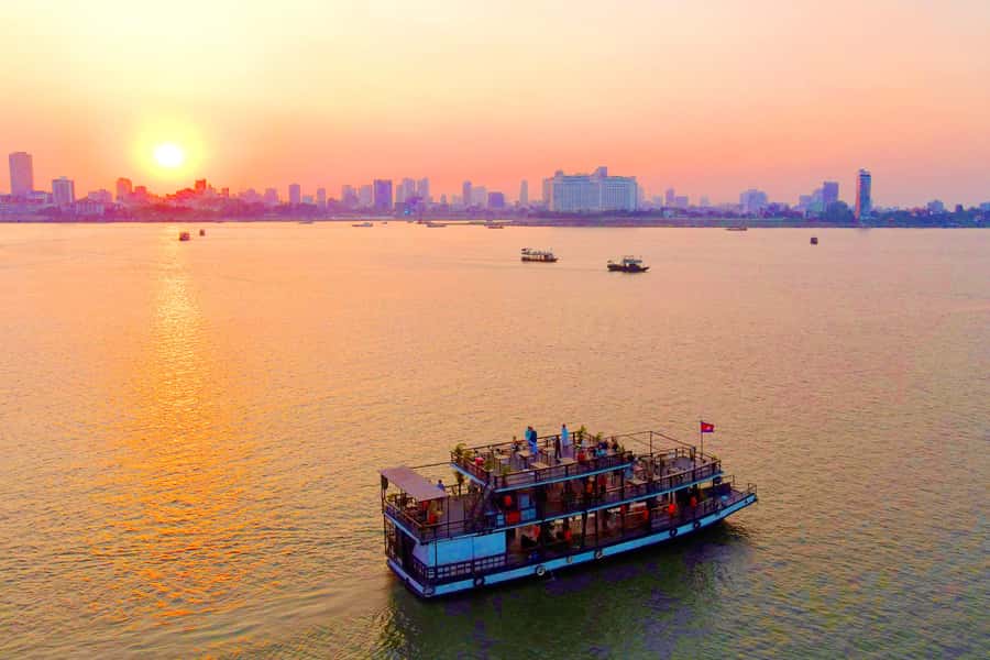 Phnom Penh: Sunset Cruise with Unlimited Beer &Fruit platter - Why this $9 cruise works so well