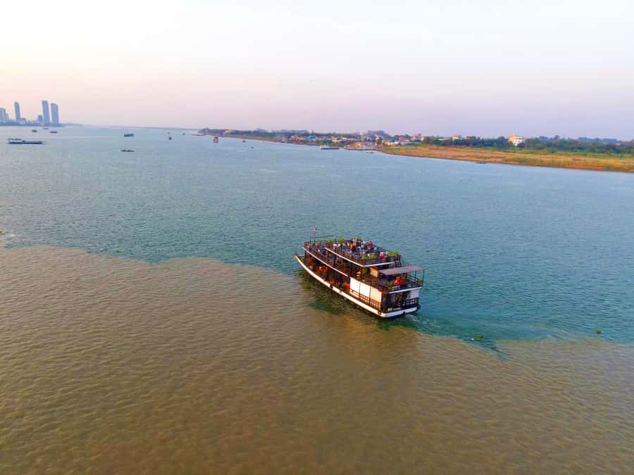 Phnom Penh: Sunset Cruise with Unlimited Beer &Fruit platter - Drinks, fruit, music, and the sunset