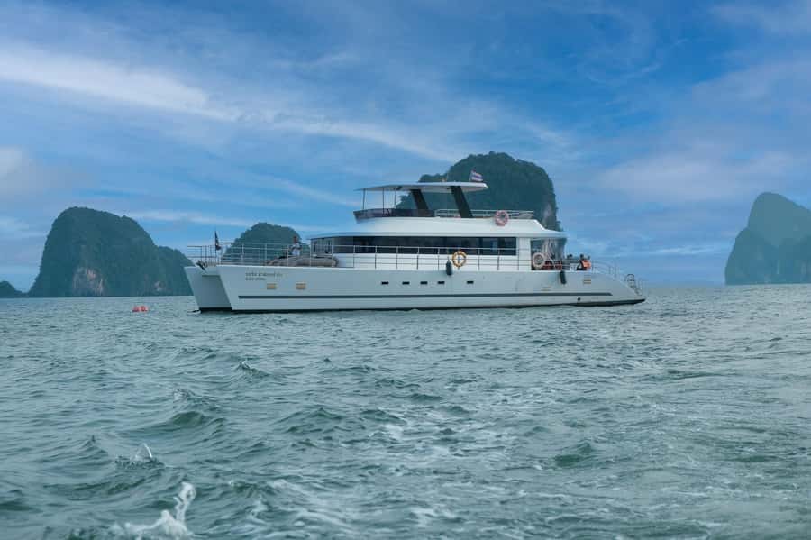Phuket: James Bond Island and Phang Nga Bay by Premium Yacht - Hong Island by guided canoe