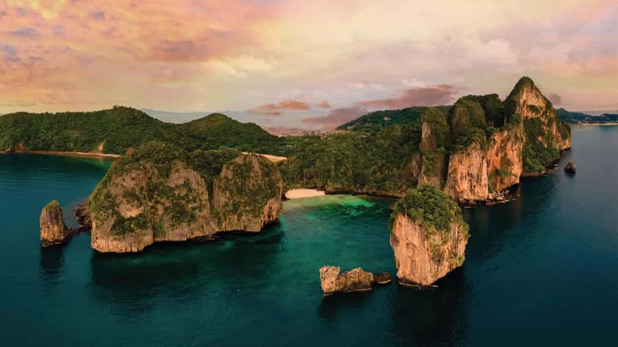 Phuket: Phi Phi Island Sunrise Group Speedboat Tour - Key points to know before booking