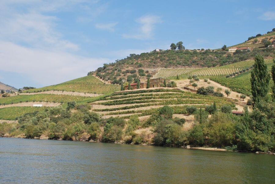 Pinhão: 2-Hour Rabelo Boat Tour with Audio Guide - Key points at a glance