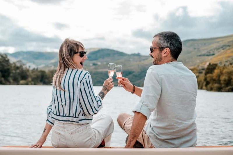 Pinhão: Douro River Solar Boat Tour with Wine Tasting - Two wines from Adega de Favaios