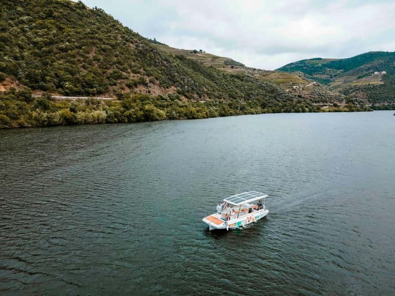 Pinhão: Douro River Solar Boat Tour with Wine Tasting - What the $23 price really buys you