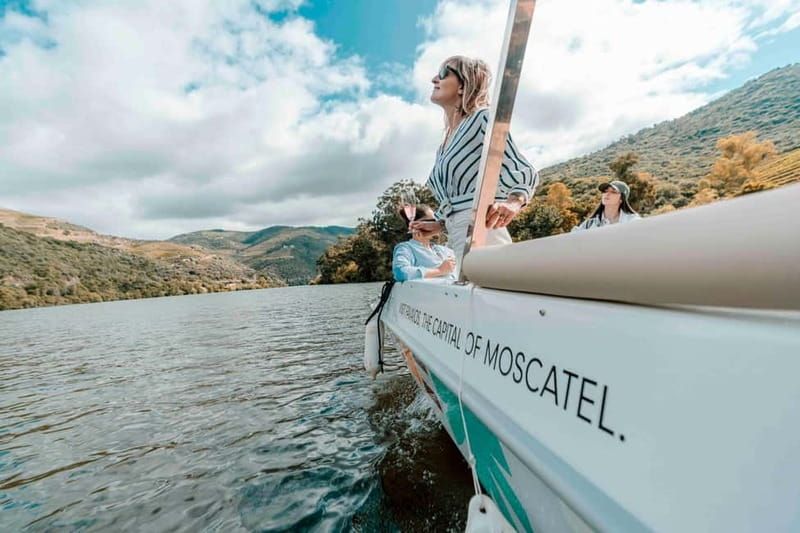 Pinhão: Douro River Solar Boat Tour with Wine Tasting - Practical tips for a smoother hour
