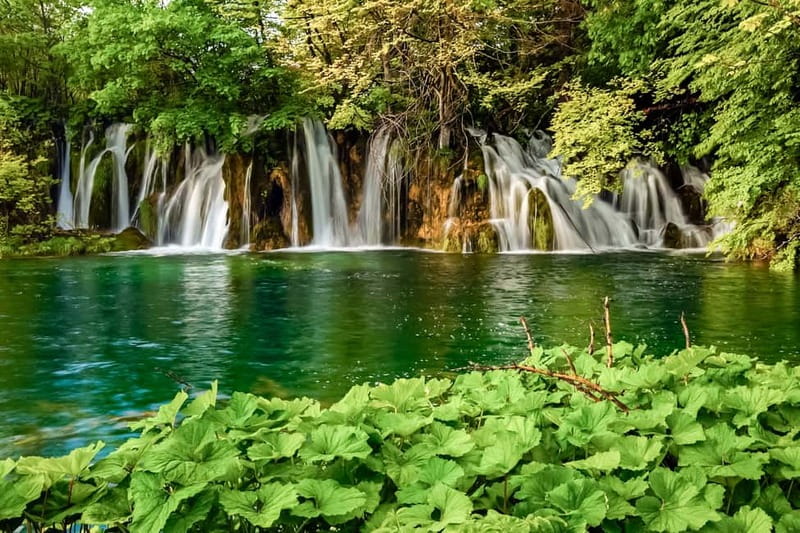 Plitvice Lakes: Guided Walking Tour with Bus and Boat Ride - Weather, Clothing, and Walking Conditions