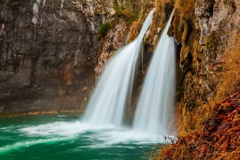 Plitvice Lakes: Guided Walking Tour with Bus and Boat Ride - The 20-Minute Electric Boat Ride