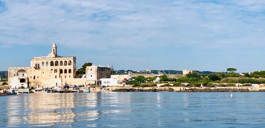 Polignano a Mare: Boat Trip, Swim & Cave with Aperitif - Prosecco, taralli, and the ride back