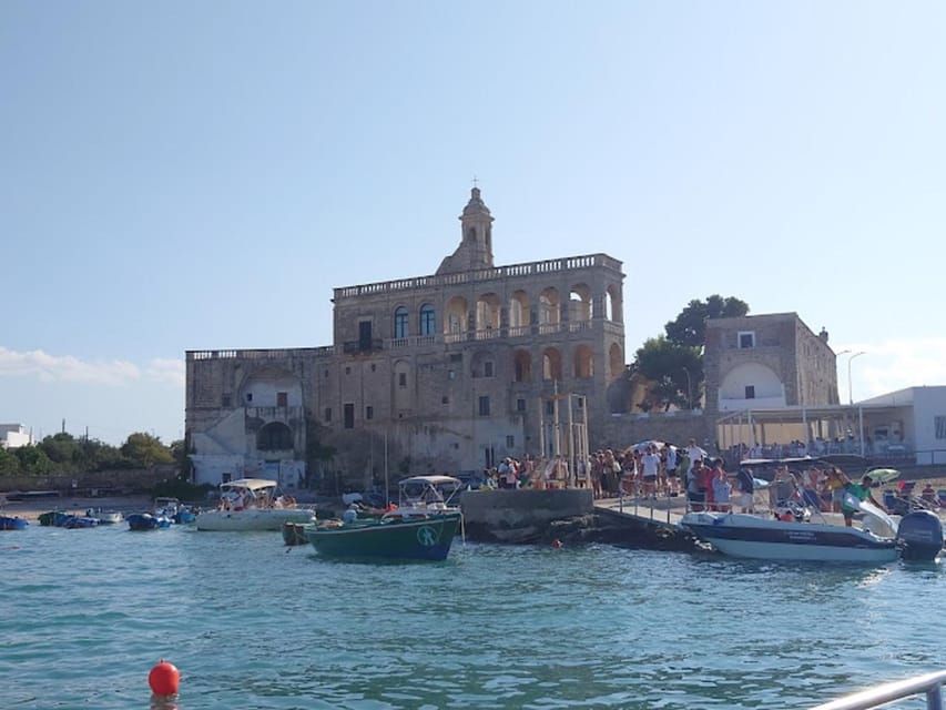 Polignano's coast and caves: a boat tour with drinks, swimming, music, and fun - Grotta Azzurra and the caves reached only by boat