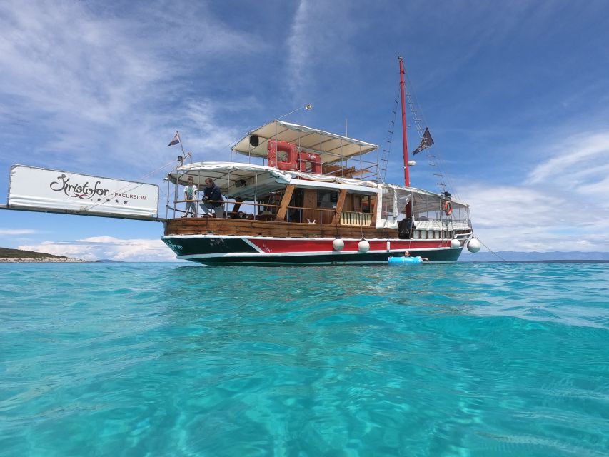 Poreč: Evening Boat Trip to Discover Dolphins - Key things to know before you book