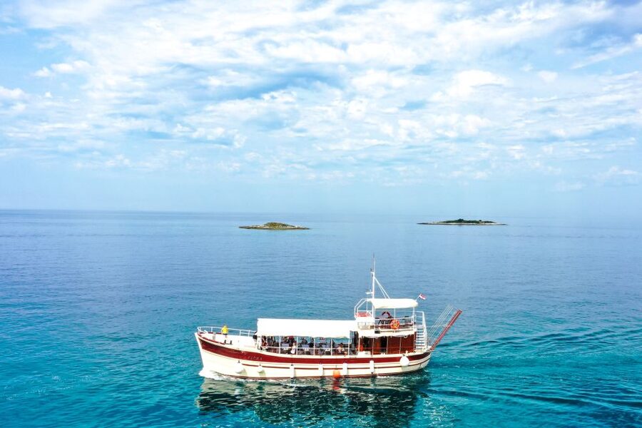 Poreč: Panoramic Morning Cruise Among 20 Islands with Drinks - Sailing from Poreč toward the open coast