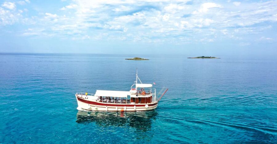 Poreč: Panoramic Morning Cruise Among 20 Islands with Drinks - Twenty islets and the Istrian west coast