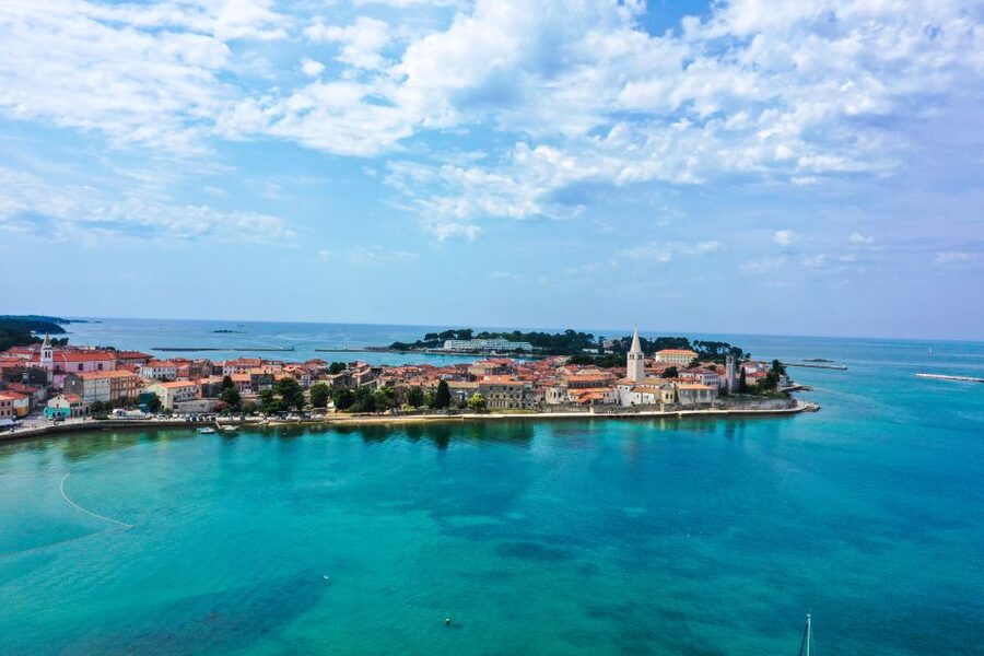 Poreč: Panoramic Morning Cruise Among 20 Islands with Drinks - The approach toward Vrsar