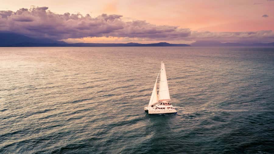 Port Douglas: Sunset Sailing Cruise on Luxury Catamaran - Crew service makes the difference