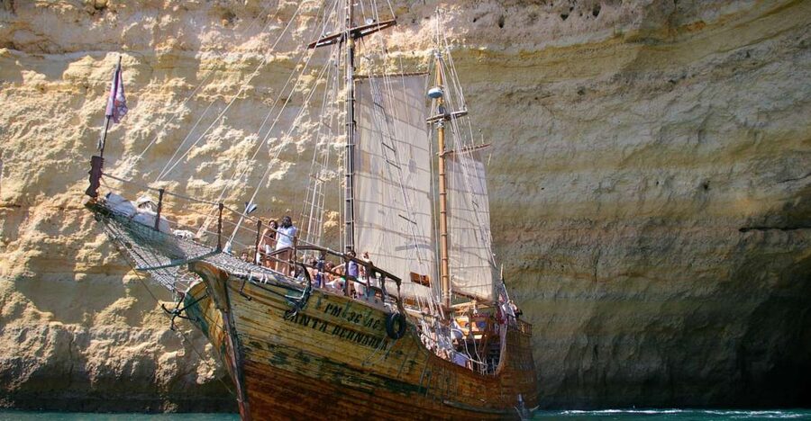 Portimão: Pirate Ship Cave Cruise - Portimão, Ferragudo, and the castles from the water