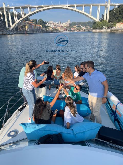 Porto: 6 Bridges Cruise, Welcome Drink & Sunset Option - Drinks, blankets, and comfort on board
