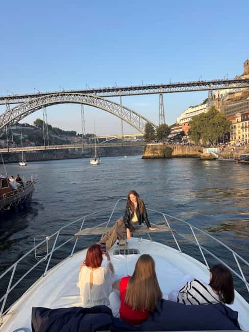Porto: 6 Bridges Cruise, Welcome Drink & Sunset Option - Maria Pia Bridge and the changing river view