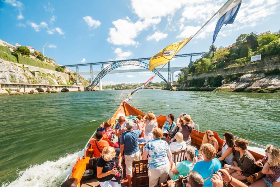 Porto: City Train Tour, River Cruise & Wine Cellar - Walking down to Ribeira for the Douro cruise