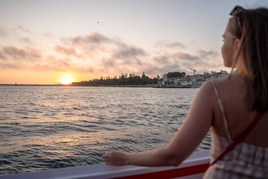 Porto: Douro River Party Boat with Sunset Option & 6 Bridges - The six bridges and the river route