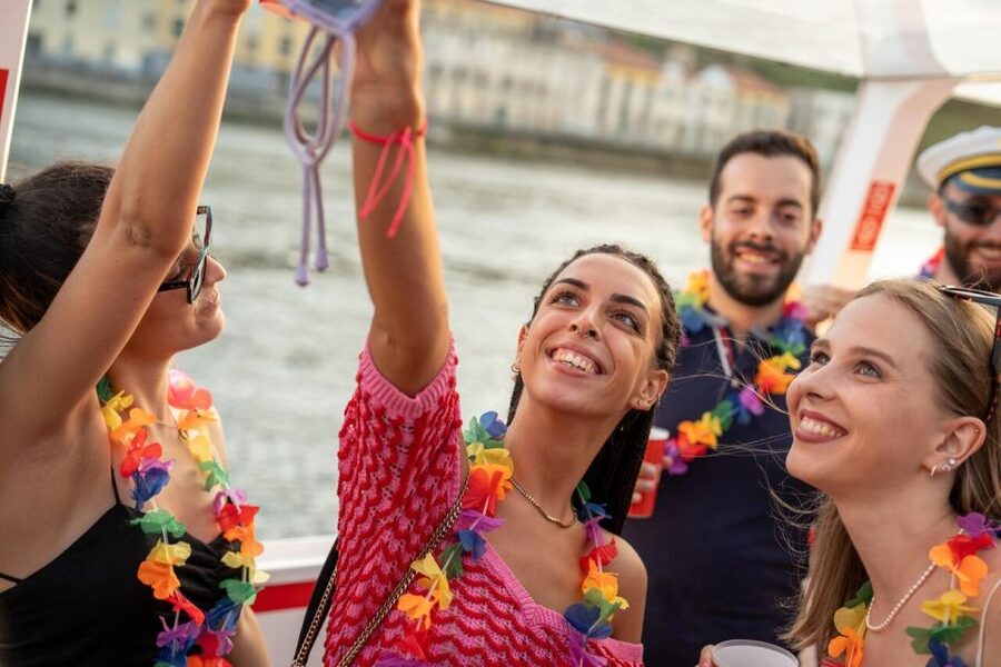 Porto: Douro River Party Boat with Sunset Option & 6 Bridges - Comfort, safety, and the practical limits