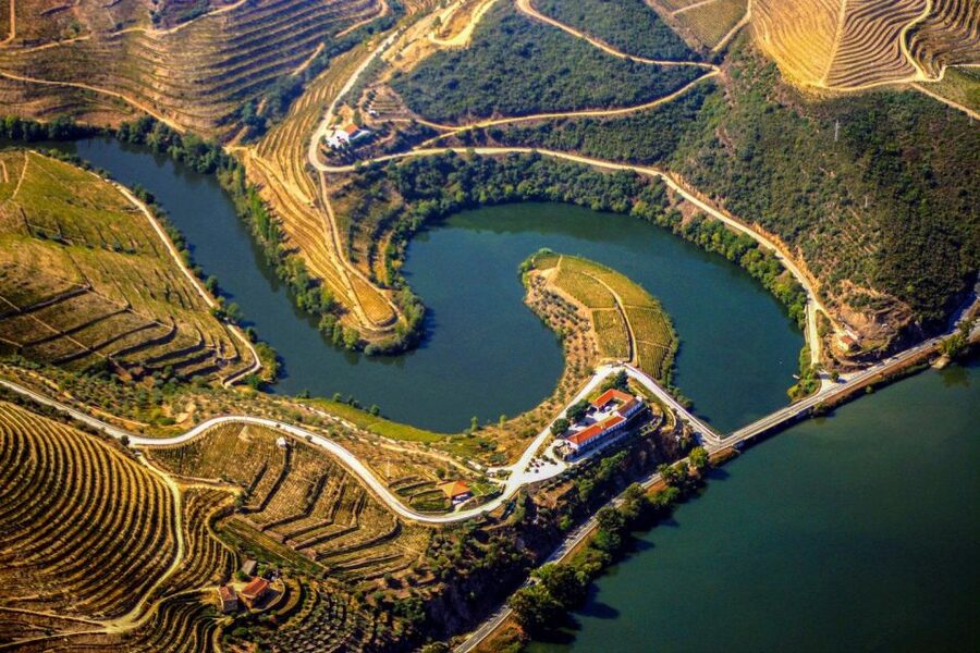 Porto: Douro Valley Full-Day Boat, Train, and Lunch Tour - Guides make or break the day
