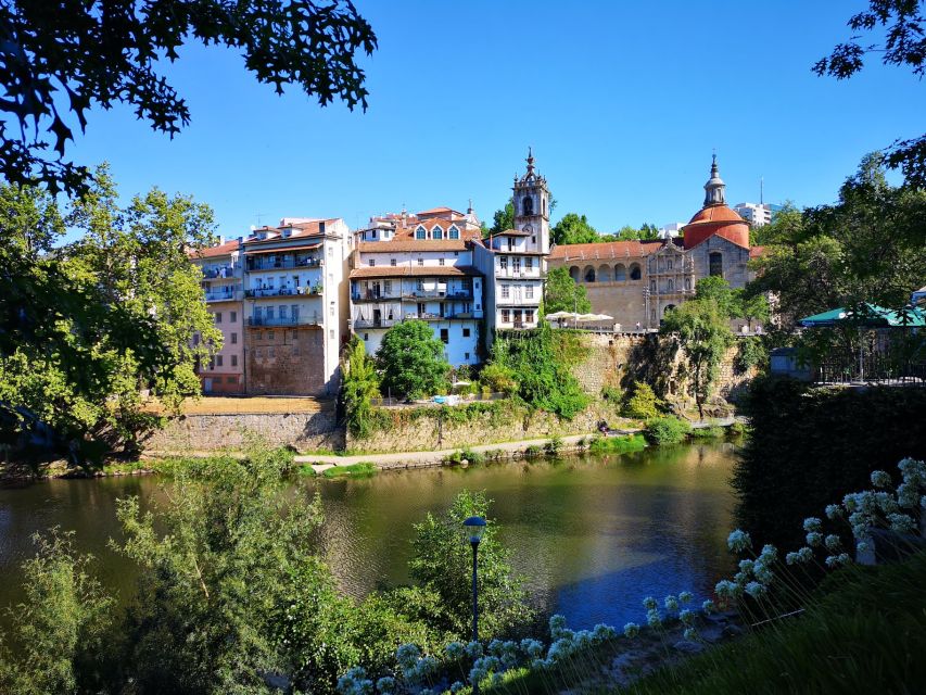 Porto: Douro Valley History & Wine Tour with Cruise & Lunch - São Leonardo da Galafura is the photo stop