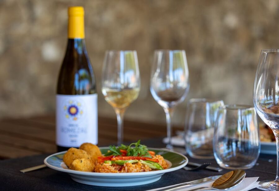 Porto: Douro Valley Tour with Lunch, Boat Cruise & Tastings - Lunch in a wine cellar