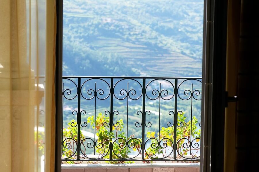 Porto: Douro Valley Tour with Wine Tasting, Cruise and Lunch - A Traditional Lunch With Local Wine