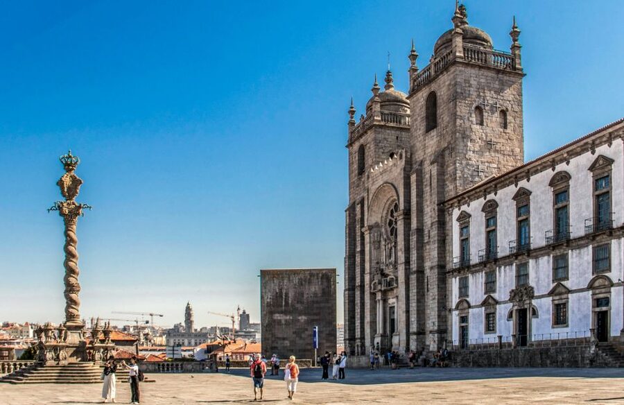 Porto: Guided Tour by Tuk-Tuk & Optional Douro River Cruise - Aliados Avenue, Clerigos Tower, and Lello Bookshop