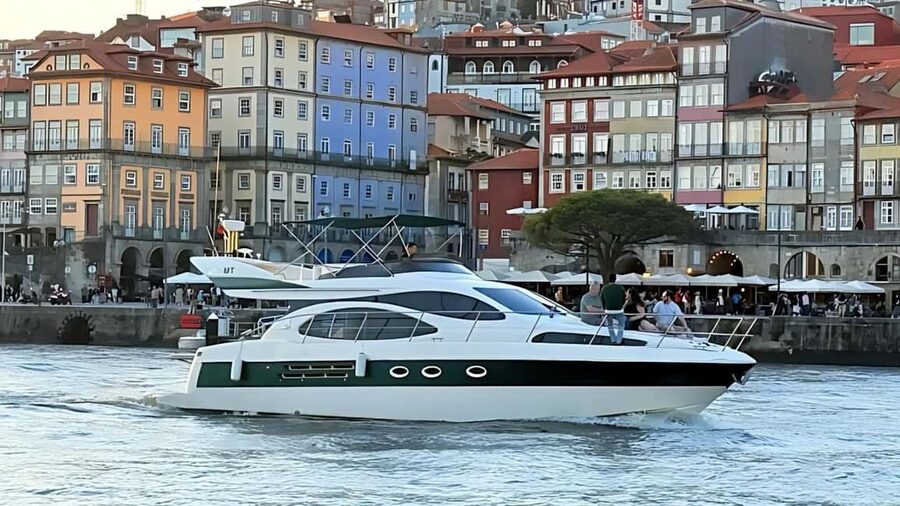 Porto: Luxury 6 Bridges Yacht Cruise with Wine & Snacks - What makes this Douro yacht cruise special